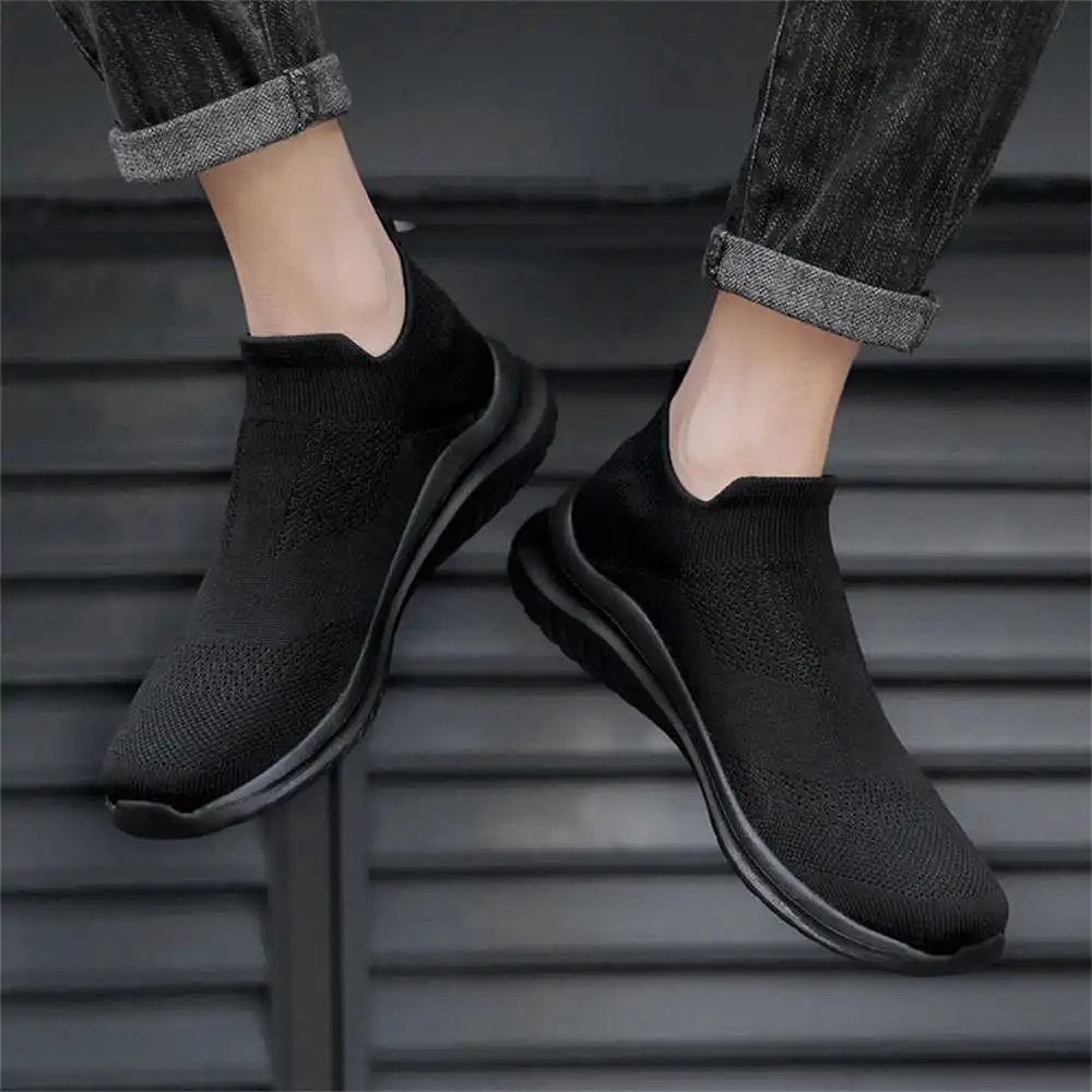 Shop Deals On Vintage Collectible Items - Sepatu olahraga pria, krem lembut baru